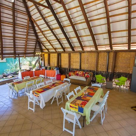 Flatdog Lodge Victoria Falls Eksteriør billede