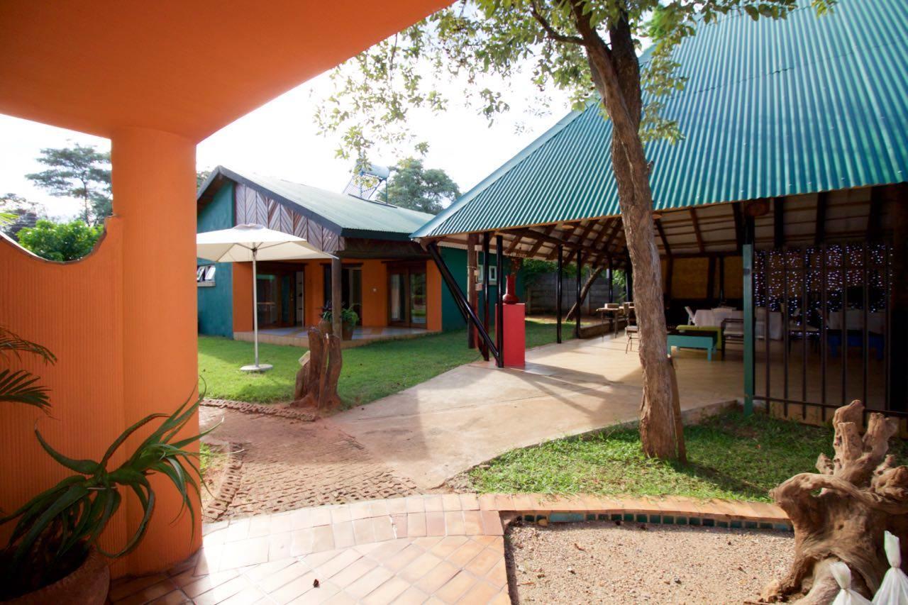 Flatdog Lodge Victoria Falls Eksteriør billede