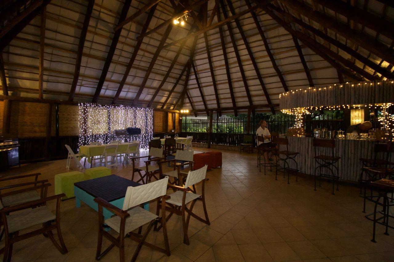 Flatdog Lodge Victoria Falls Eksteriør billede