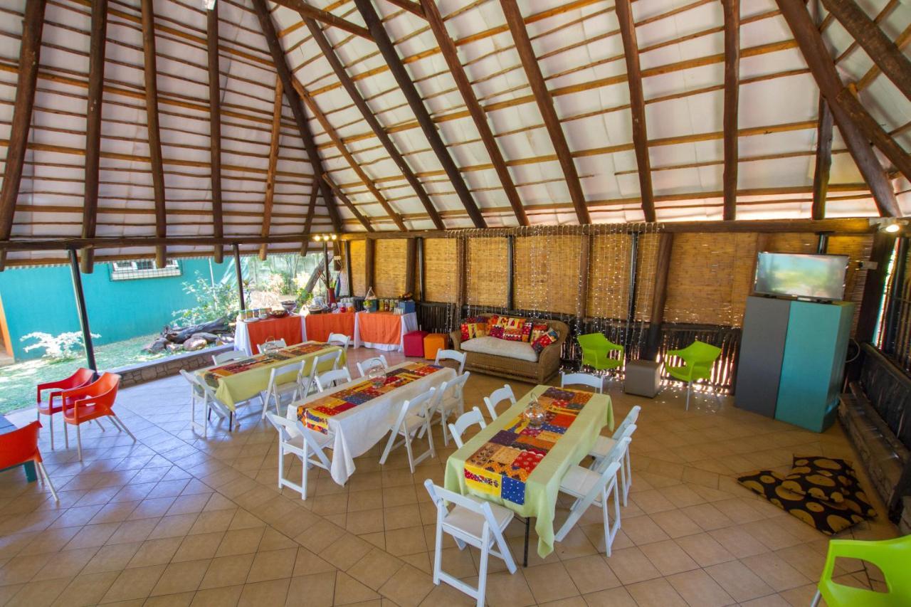 Flatdog Lodge Victoria Falls Eksteriør billede