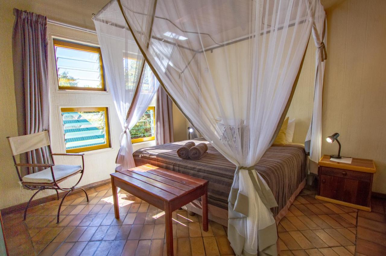 Flatdog Lodge Victoria Falls Eksteriør billede