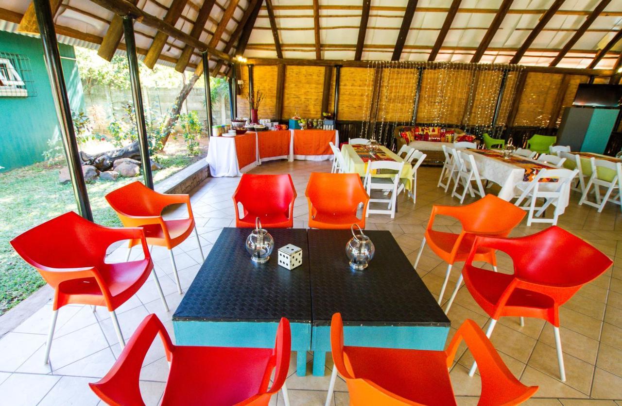 Flatdog Lodge Victoria Falls Eksteriør billede